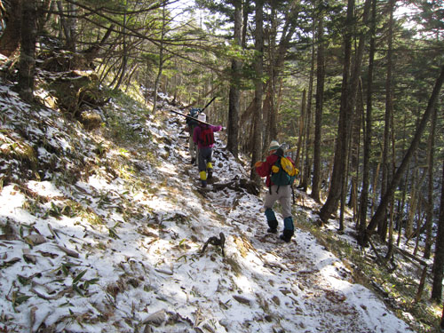 111123_雪の登山道.jpg