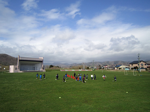 ふれあい広場でのサッカー少.jpg