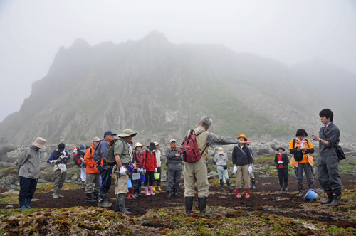 エンルム磯・講師の説明.jpg