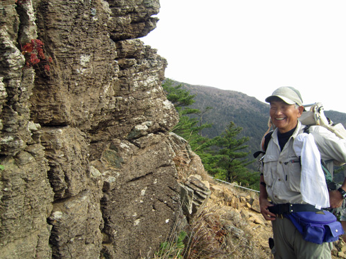 地団研・登山6~7合目伊與木.jpg