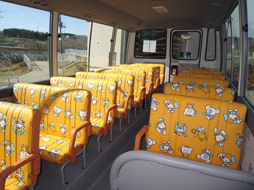 幼児センターバス内部.jpg