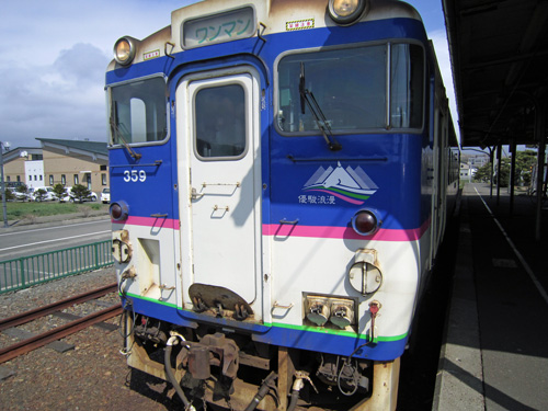 様似駅停車の優駿浪漫号.jpg
