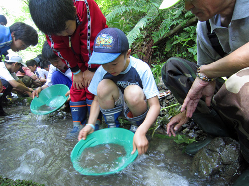 砂金掘り・子ども1.jpg