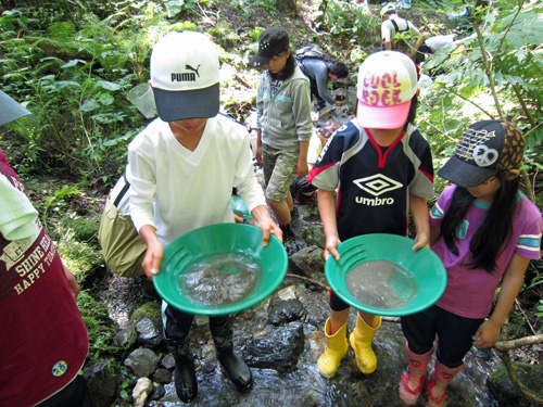 砂金掘り・子ども2.jpg