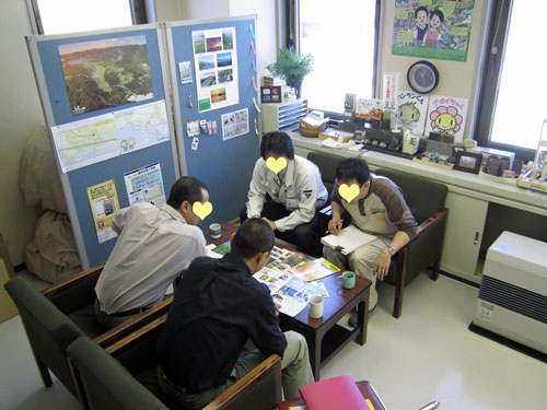 観光パンフ打合せの様子.jpg