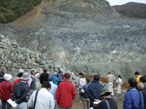 11ジオ塾オリビン採石場.jpg