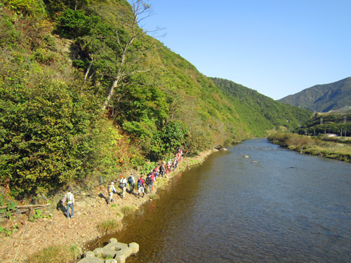 山道ツアー_東口と幌満川.jpg