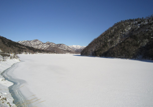 正月の幌満峡（ダム湖）.jpg