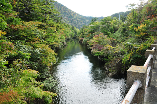 紅葉ツアー_渓谷.jpg