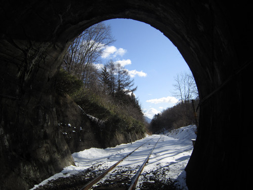 線路トンネル内から東側.jpg