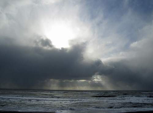 13元旦荒れ模様の海.jpg