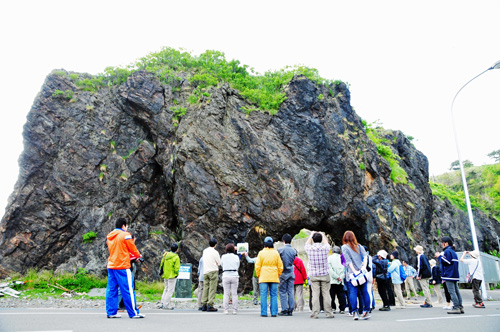 2ndツアー_穴岩.jpg
