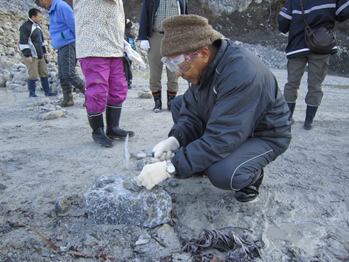 ジオ塾_石灰岩採取.jpg