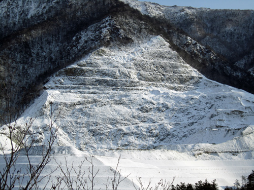 冬の幌満峡_採石場.jpg