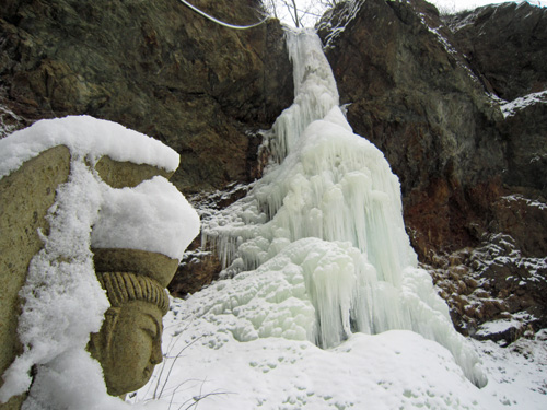 オホナイ結氷_波切不動尊.jpg