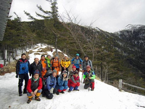 冬登山_山小屋記念撮影.jpg