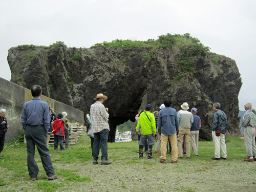 http://www.apoi-geopark.jp/blog/img/2014/%E5%B1%B1%E9%81%8A%E4%BC%9A_%E7%A9%B4%E5%B2%A9.jpg