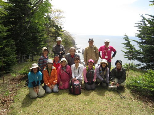 http://www.apoi-geopark.jp/blog/img/2015/%E5%B1%B1%E9%81%93_%E8%A8%98%E5%BF%B5%E6%92%AE%E5%BD%B1.jpg