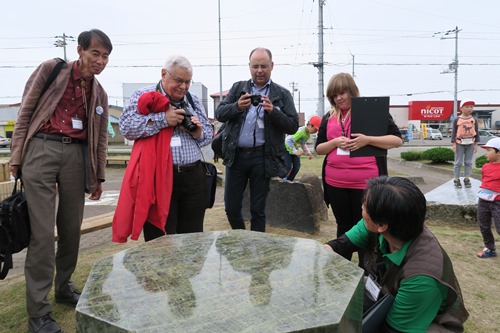 http://www.apoi-geopark.jp/blog/img/2015/GGN_%E3%81%8B%E3%82%93%E3%82%89%E3%82%93%E5%B2%A9%E5%BA%83%E5%A0%B42.jpg