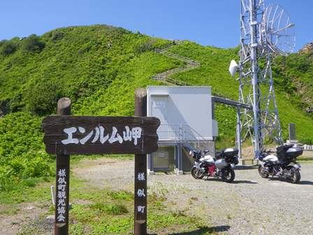 エンルム岬とバイクs.JPG